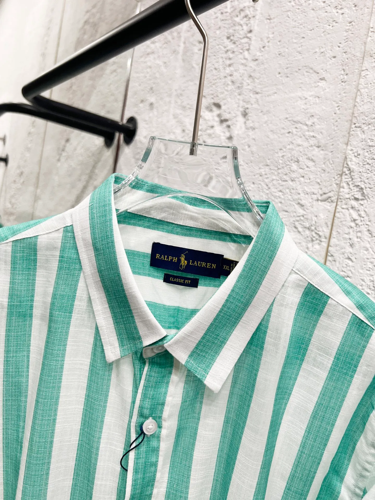 P192 Style number: T54 Ralph Lauren & Ralph Lauren large striped shirt made of slub cotton. Can be used as a sun protection shirt. Color: green Size: M (110-125 pounds) L (125-140 pounds) XL (140-155 pounds) 2XL (155-170 pounds)
